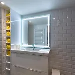 شقة Petit Astoria - The Design *