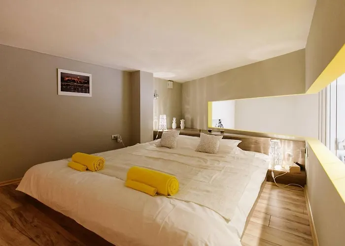 Petit Astoria - The Design