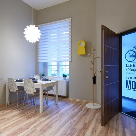 Petit Astoria - The Design *