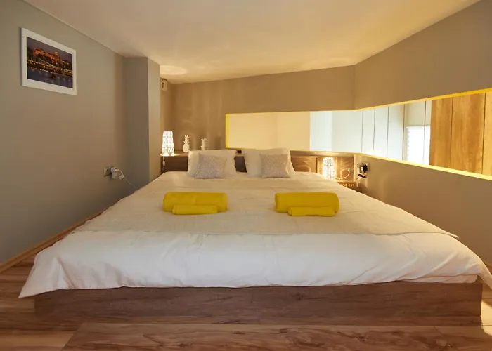 Petit Astoria - The Design